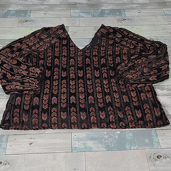 Miss Me Aztec Style Blouse/Top sz Large - Picture 1 of 4